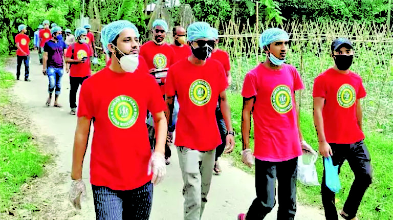 বাড়িতে বাড়িতে  বিনামূল্যে কি দিচ্ছেন তাঁরা?