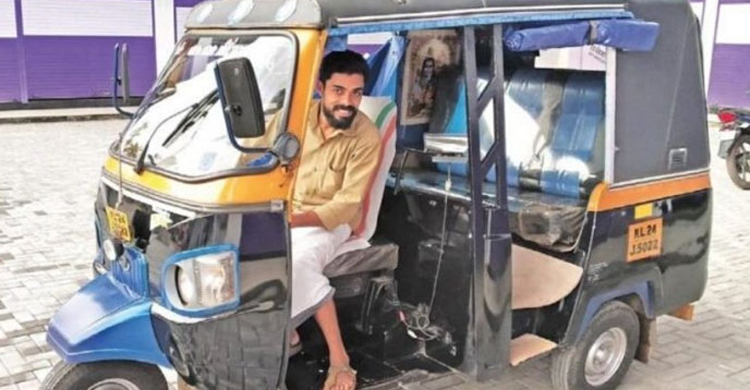 পিএইচডি করেও অটো চালান প্রভাষক অজিত